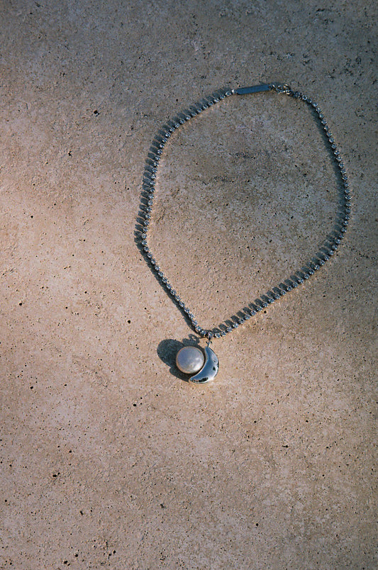 Halve Moon Necklace