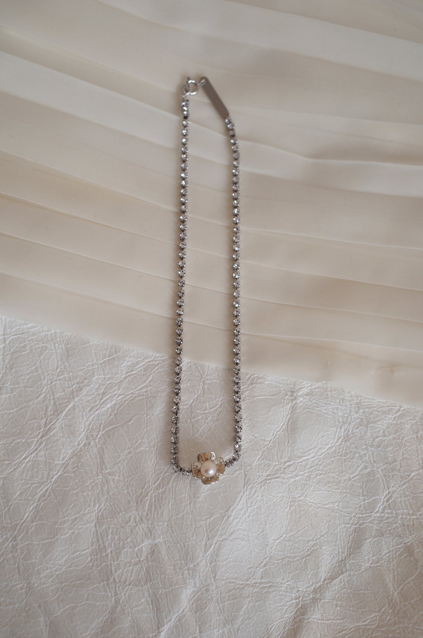 Trillium Choker, in Pure Water