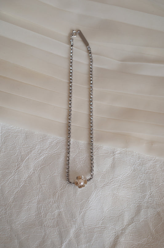 Trillium Choker, in Pure Water